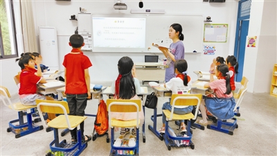 老师“米粒上雕花”，让孩子们快乐成长