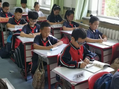 辽河油田幸福小学五年三班,辽河油田幸福小学一年三班