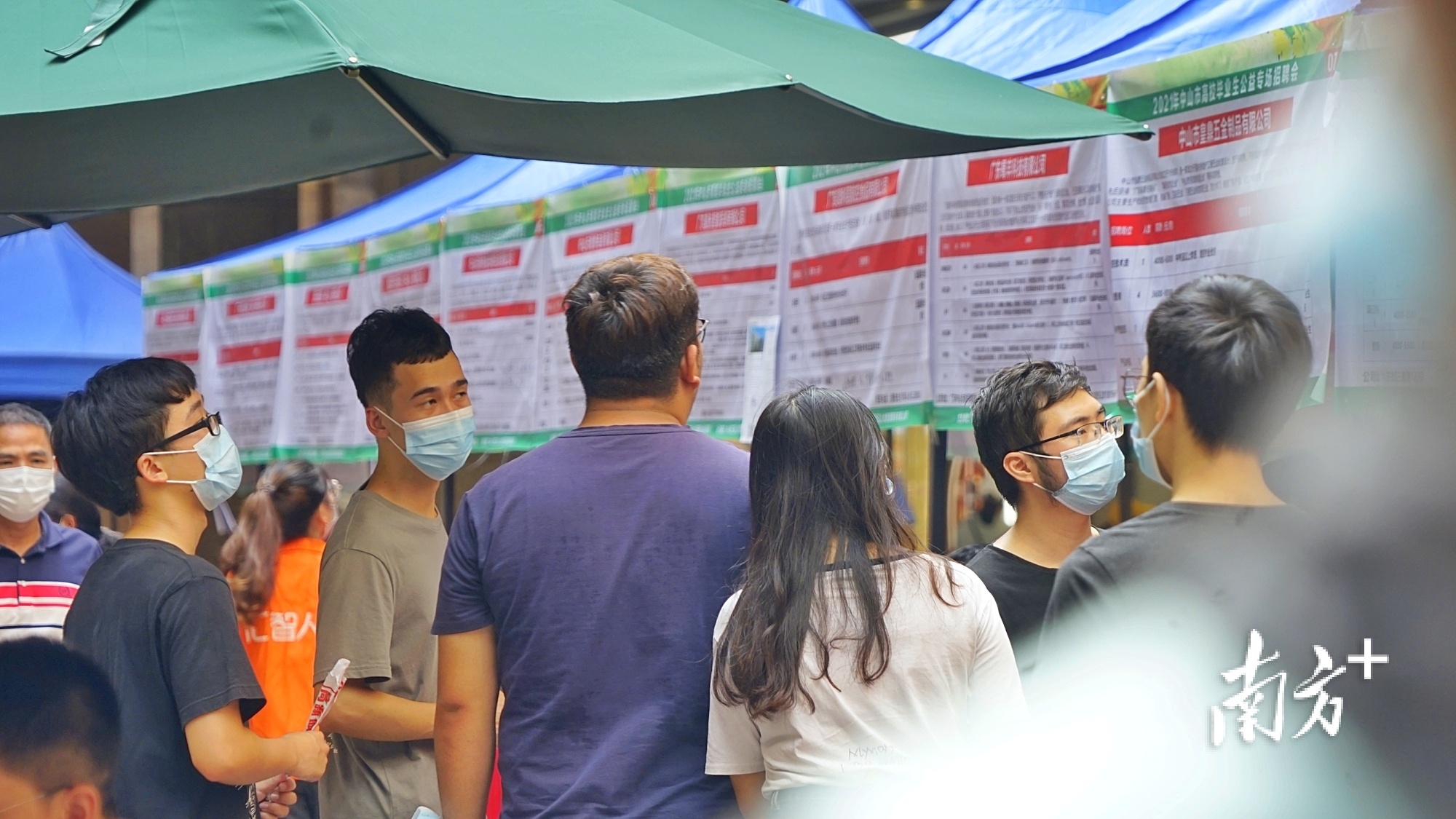 深圳市高校毕业生现场招聘会,最新高校毕业生招聘会