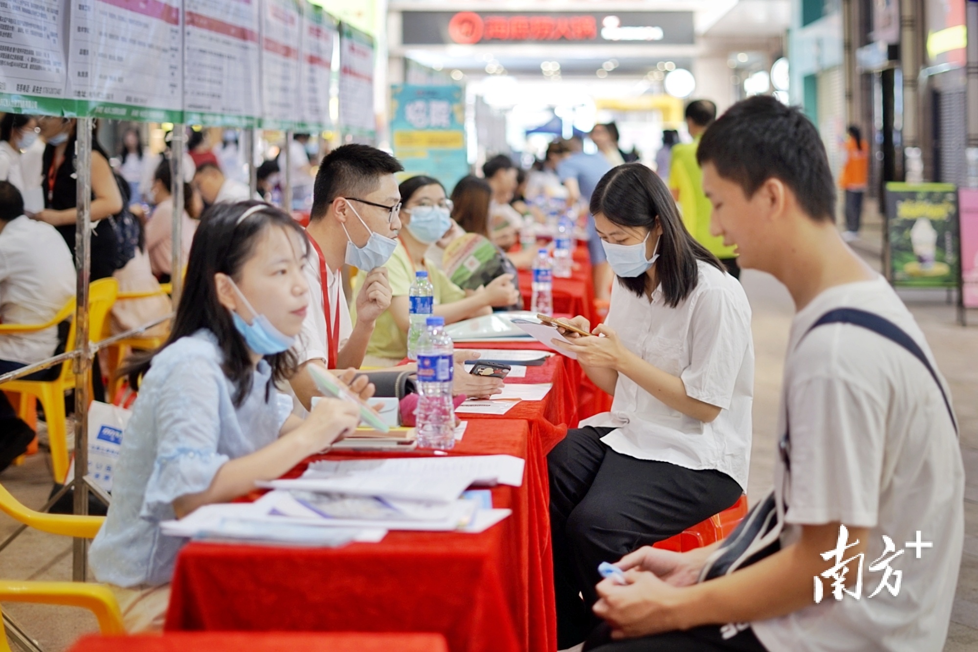 深圳市高校毕业生现场招聘会,最新高校毕业生招聘会