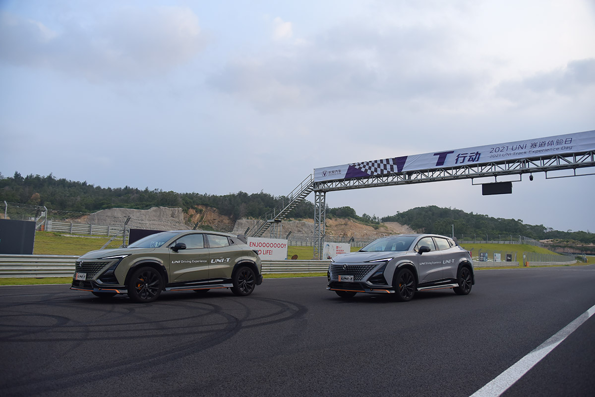 试驾2022款UNI-T把SUV开上赛道是种什么体验?