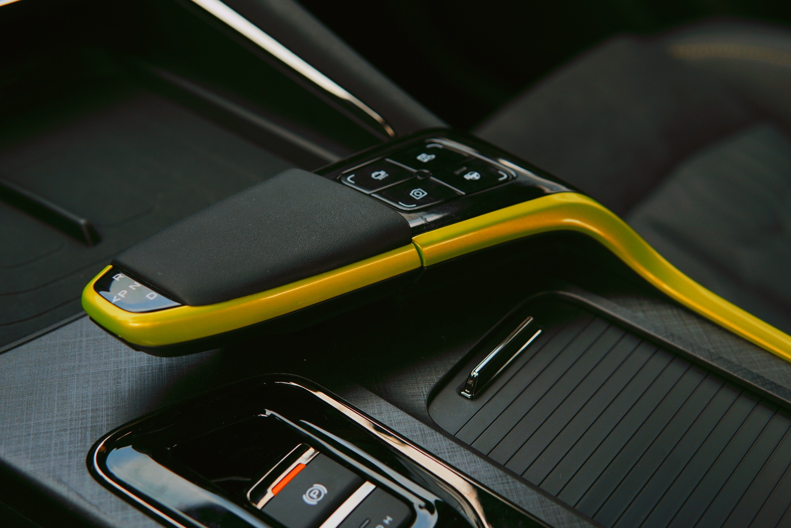 试驾2022款UNI-T把SUV开上赛道是种什么体验?