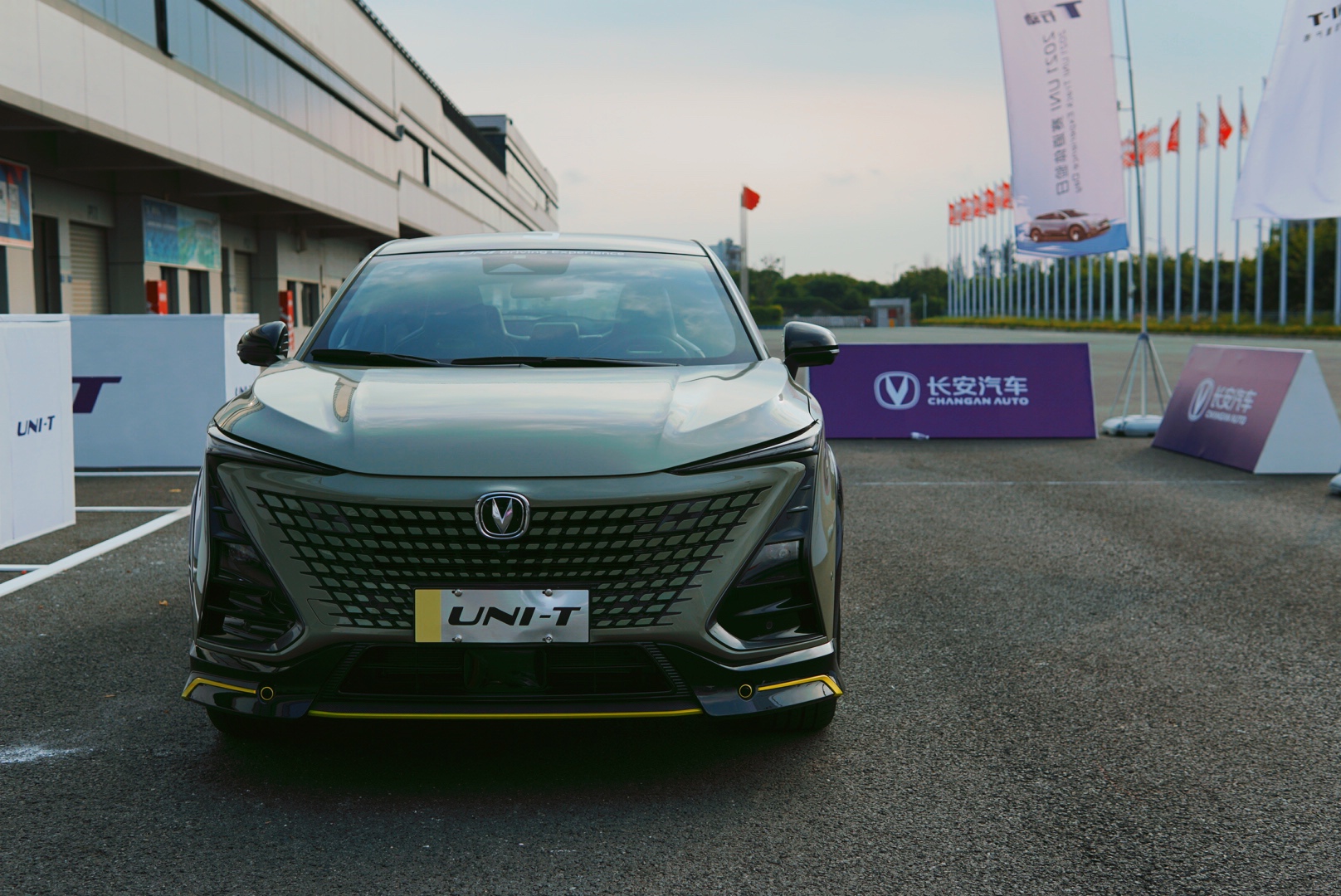 试驾2022款UNI-T把SUV开上赛道是种什么体验?