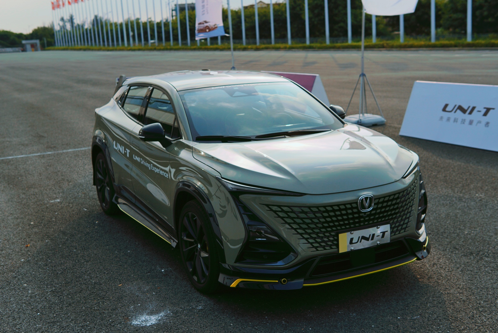 试驾2022款UNI-T把SUV开上赛道是种什么体验?
