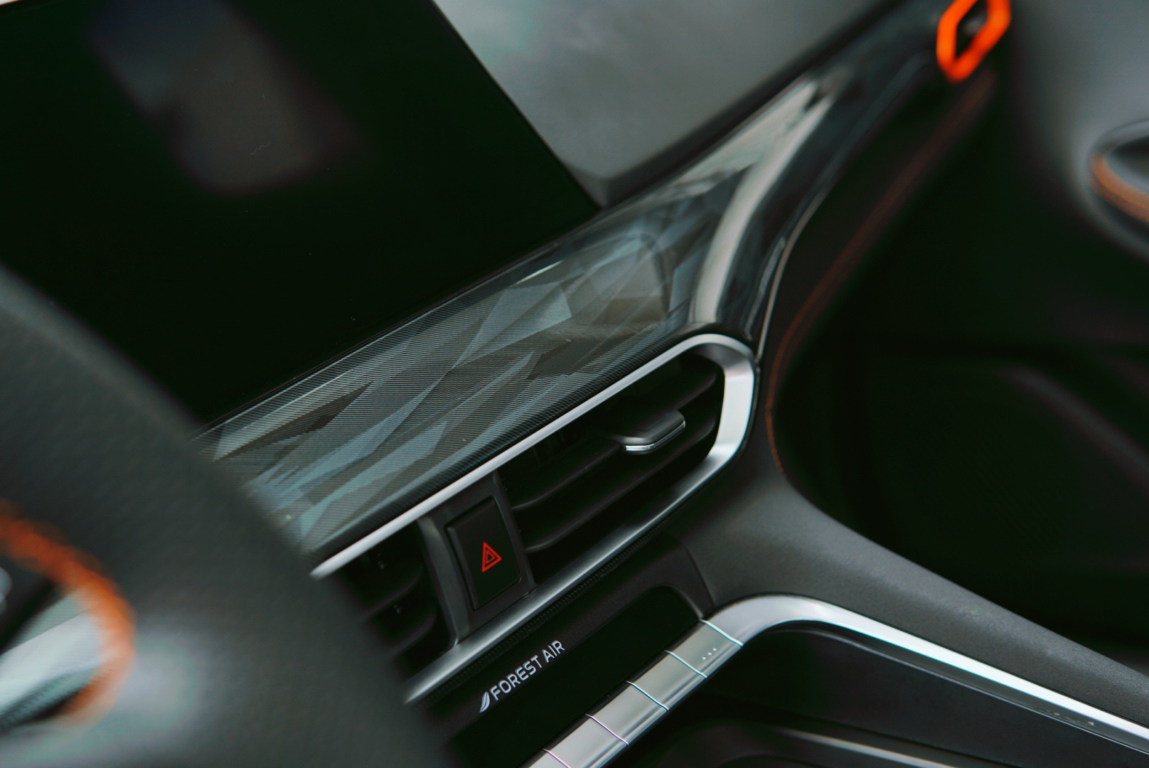 试驾2022款UNI-T把SUV开上赛道是种什么体验?