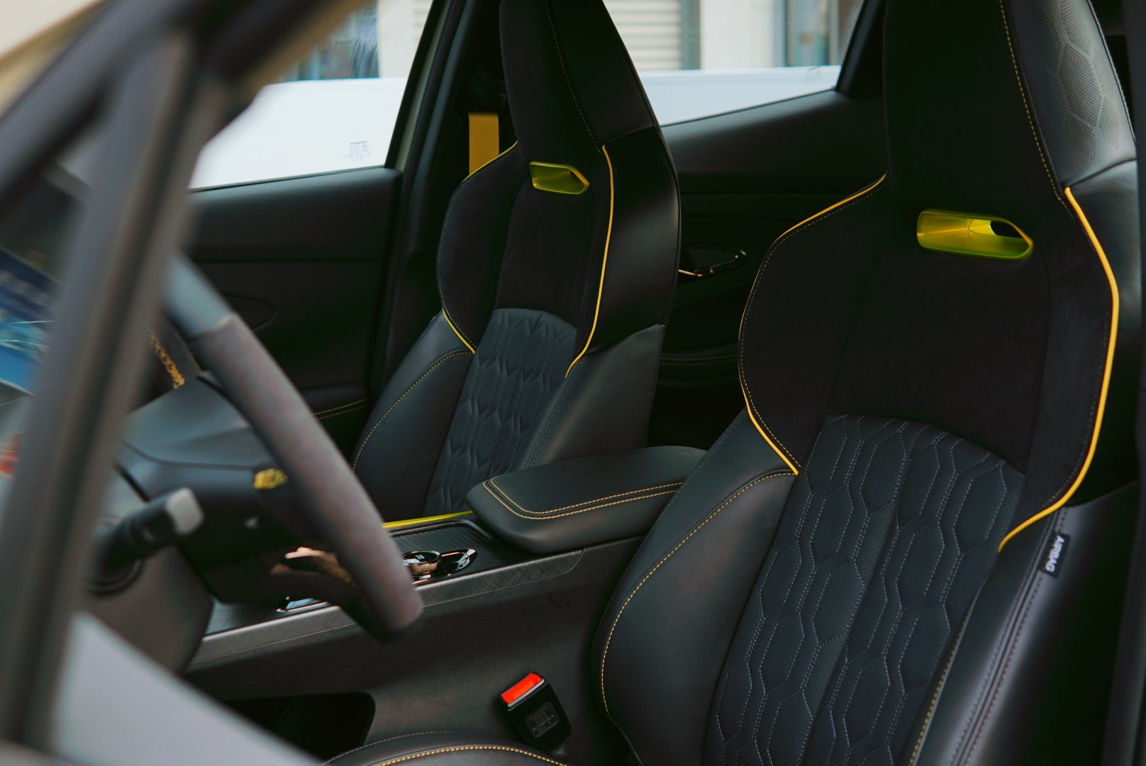 试驾2022款UNI-T把SUV开上赛道是种什么体验?