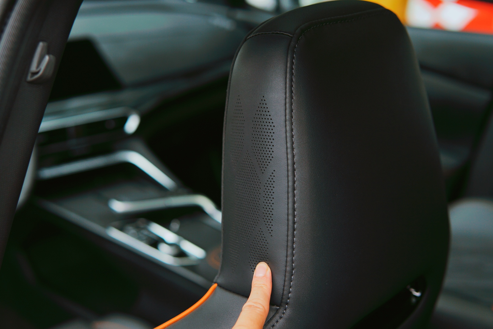 试驾2022款UNI-T把SUV开上赛道是种什么体验?