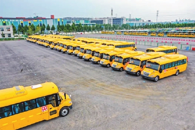 玉柴国六校车“安全芯”护童出行