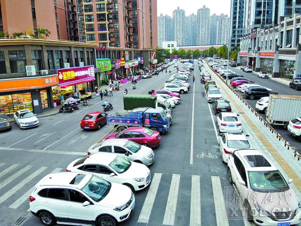 道路四车道因为违停变成了两车道,小区车道乱停车怎么处罚