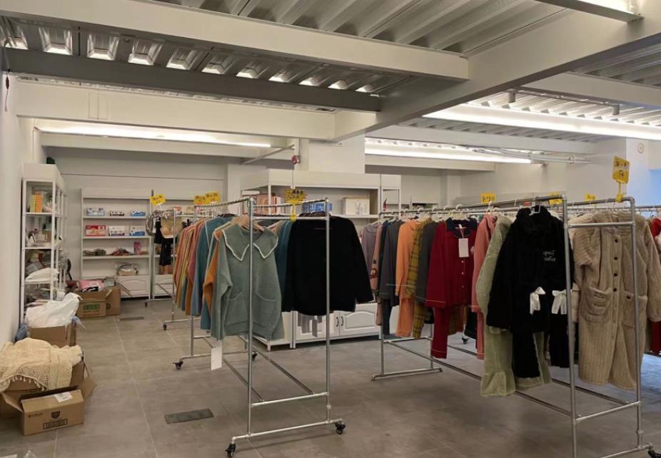 全国四成女性穿潮南内衣直播带货成城市新IP