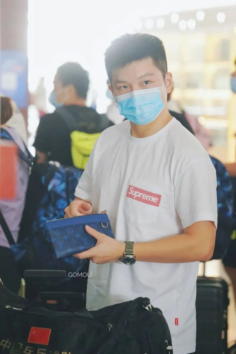 运动员穿的什么中国品牌,中国运动员穿的衣服品牌