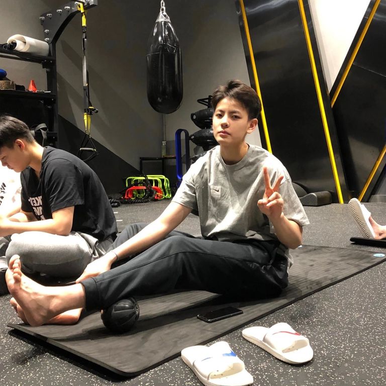 运动员穿的什么中国品牌,中国运动员穿的衣服品牌