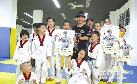 中国达人秀第二季卓君,卓君中国达人秀第一期第一支舞蹈