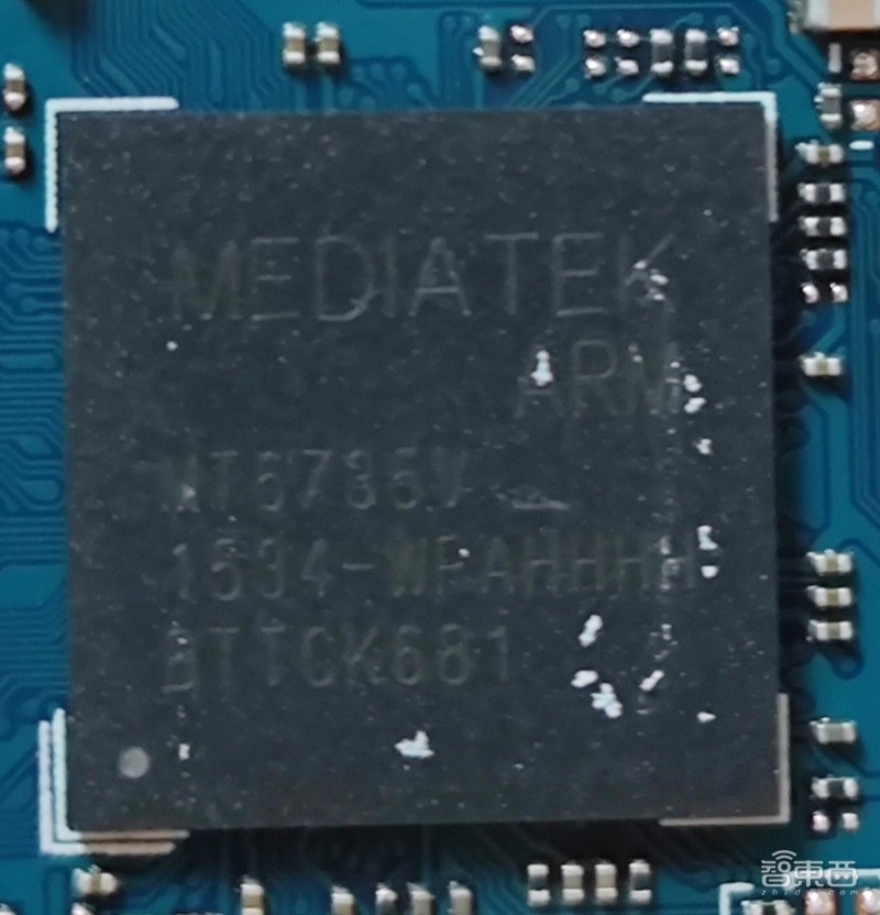 iphone13真机拆解内部架构细览,iphone13拆芯片