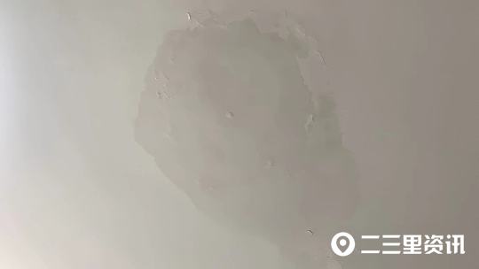 邻居家没人住一直漏水,住了七八年的房子漏水找谁解决