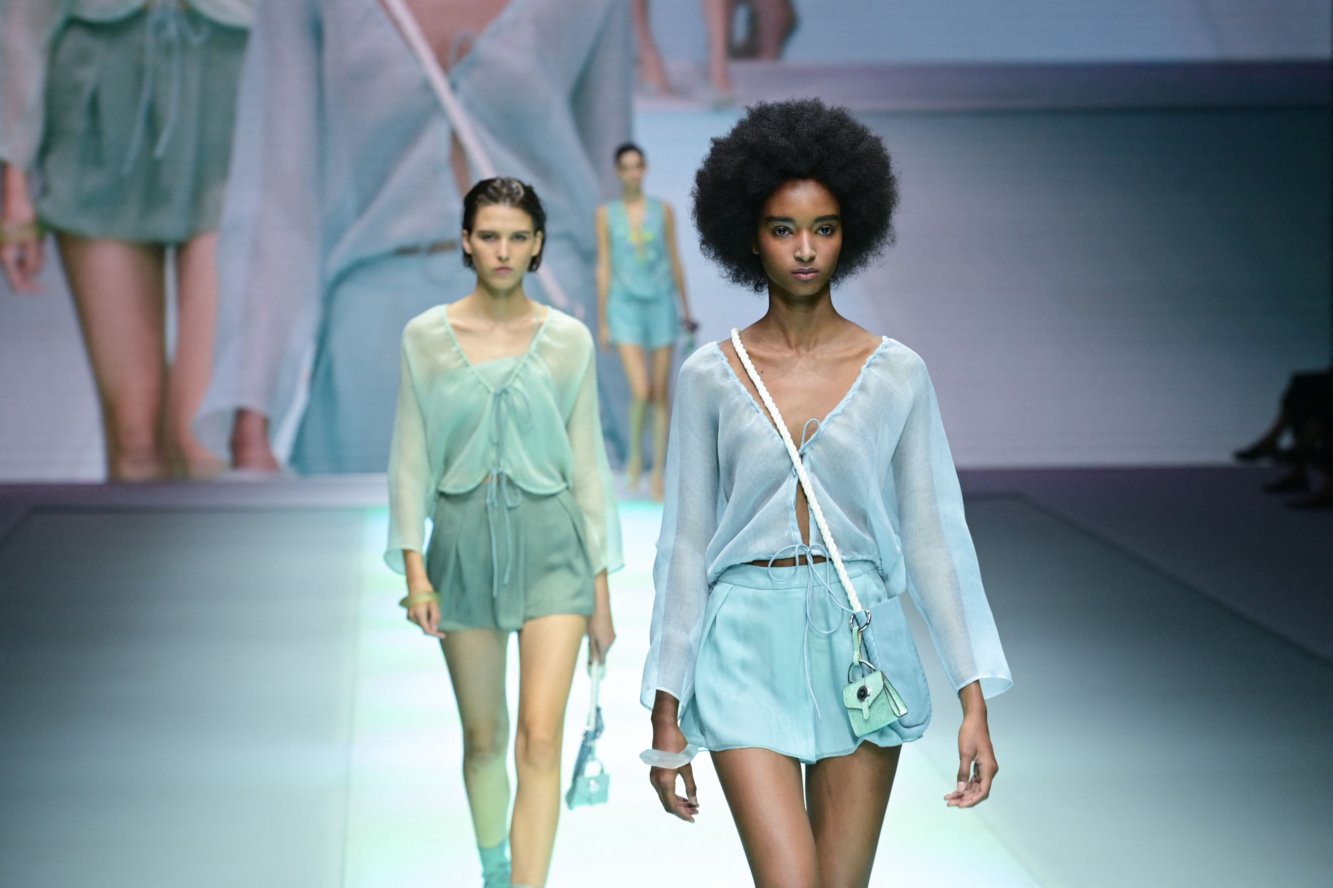 米兰时装周春夏,米兰时装周阿玛尼品牌时装秀