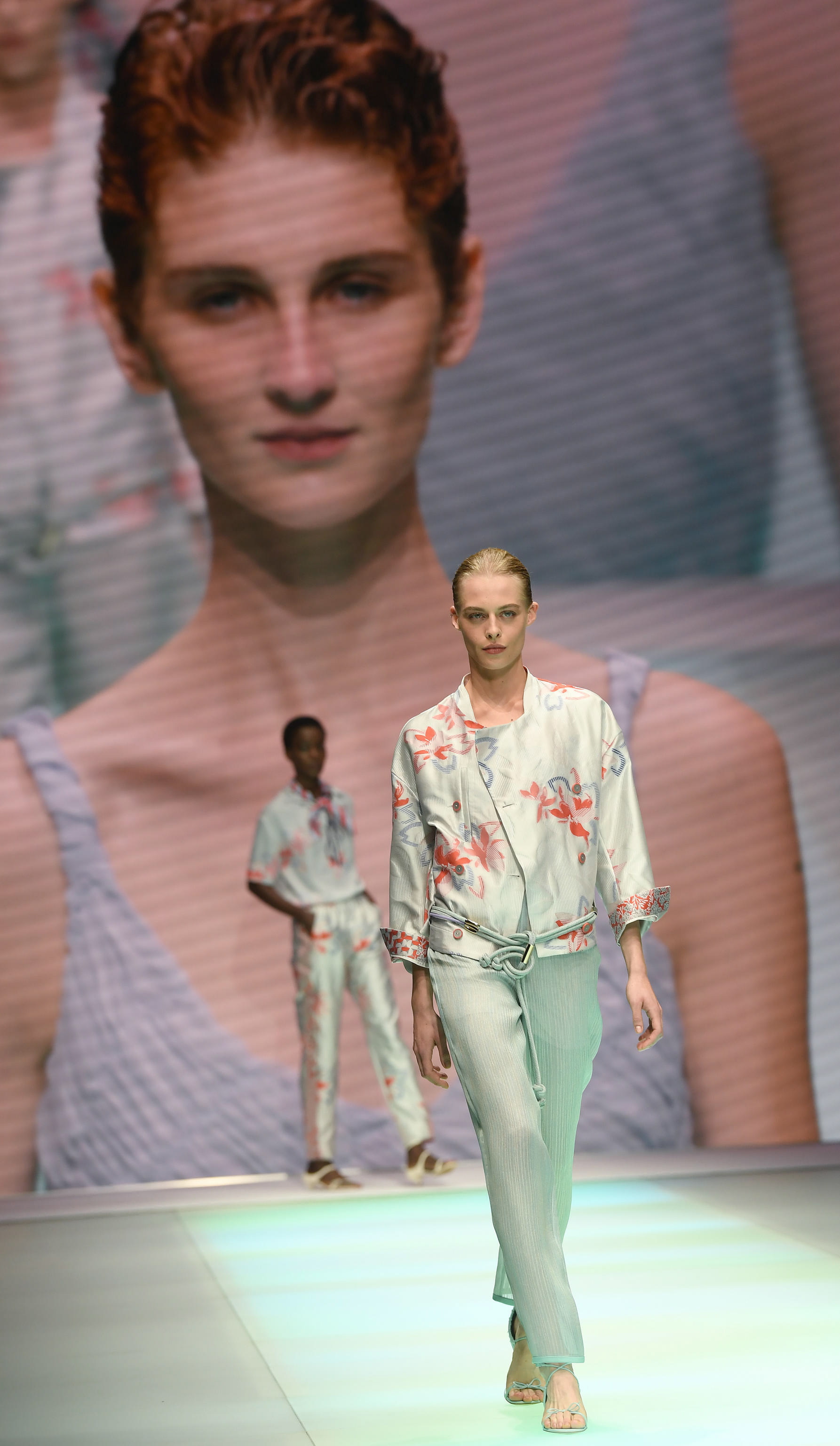 米兰时装周春夏,米兰时装周阿玛尼品牌时装秀