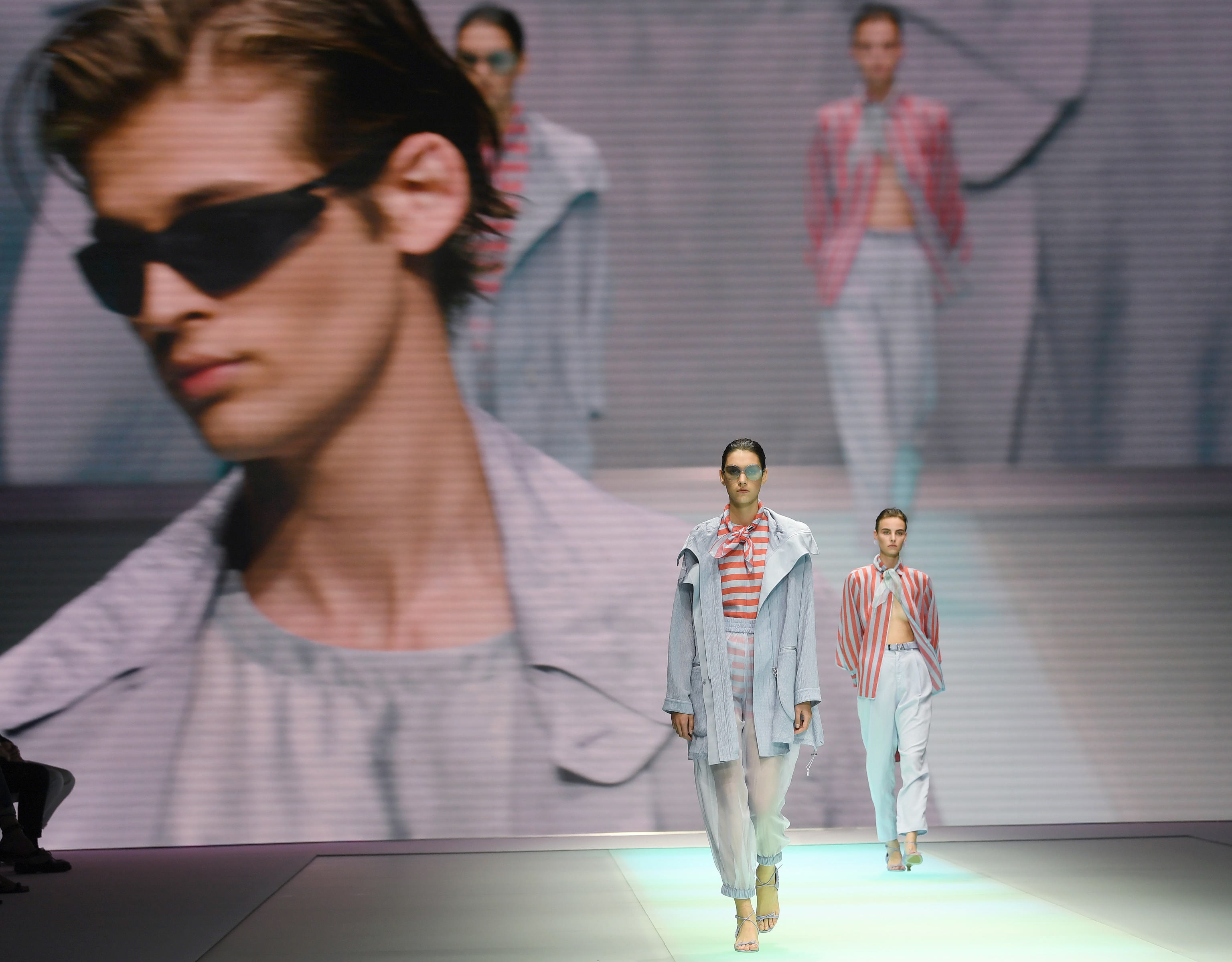 米兰时装周春夏,米兰时装周阿玛尼品牌时装秀