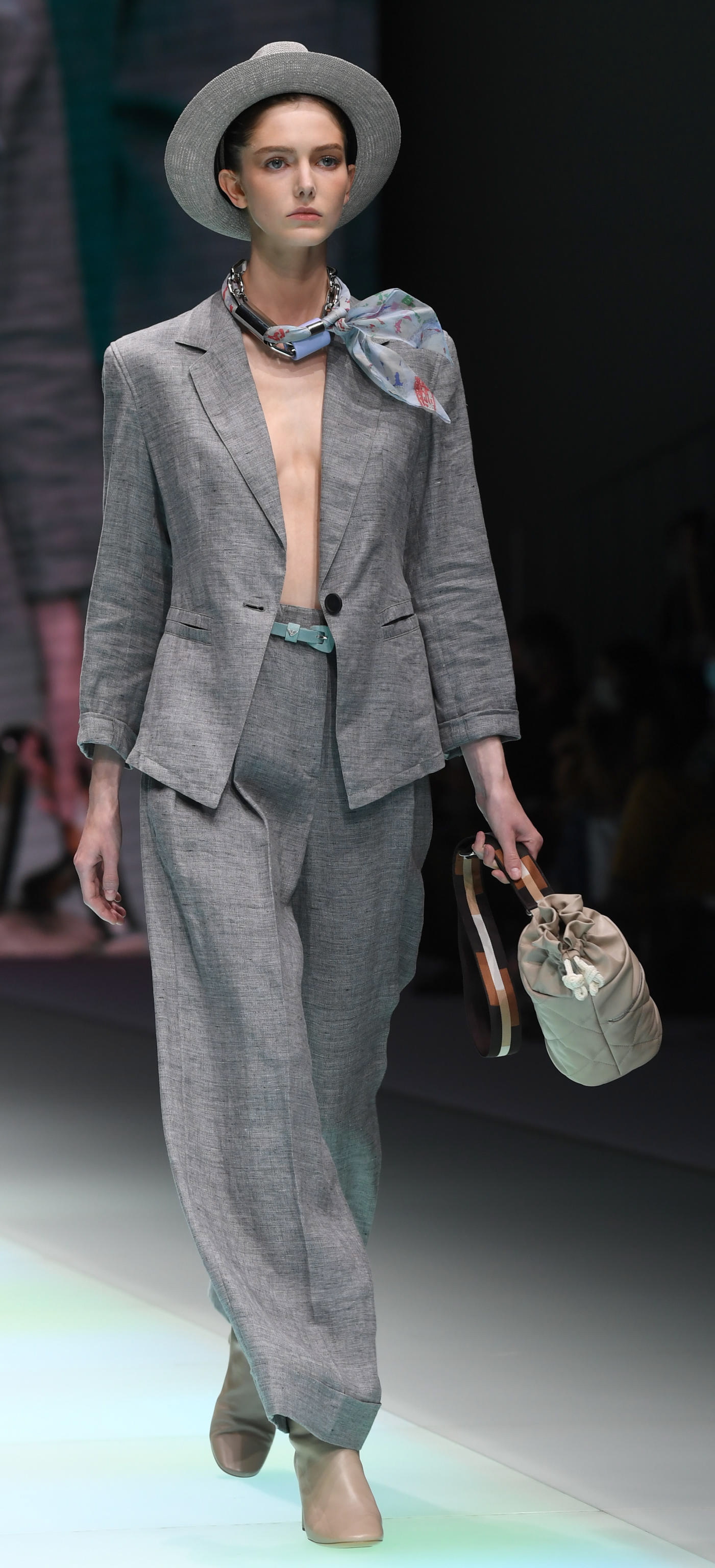 米兰时装周春夏,米兰时装周阿玛尼品牌时装秀