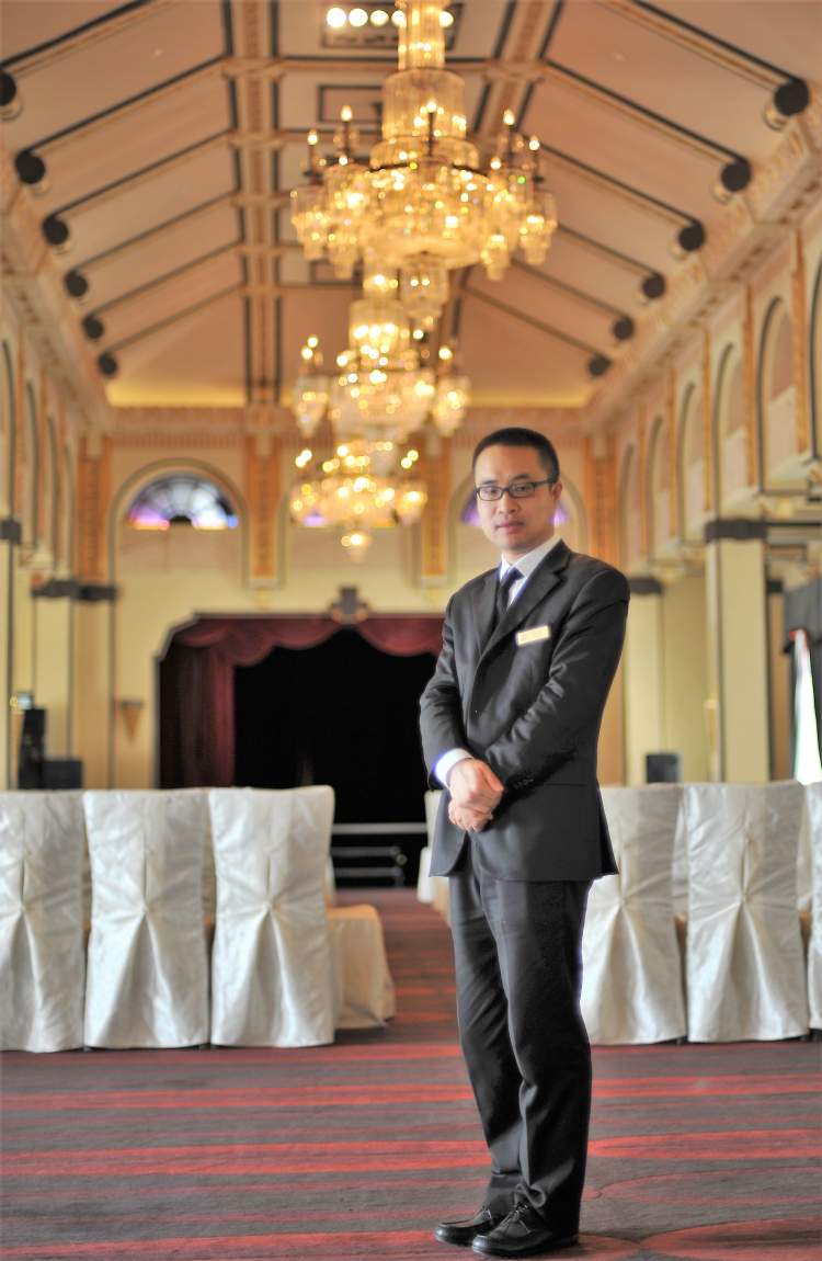 拍摄22年外滩，做过记者、试睡员、酒店员工，体验沙逊总统套房……|《外滩酒店赏鉴》再版发行