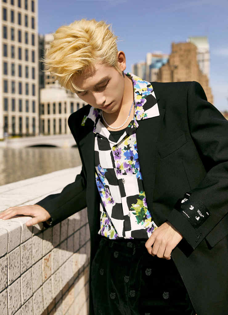 陈飞宇港风,陈飞宇金发造型同款怎么留