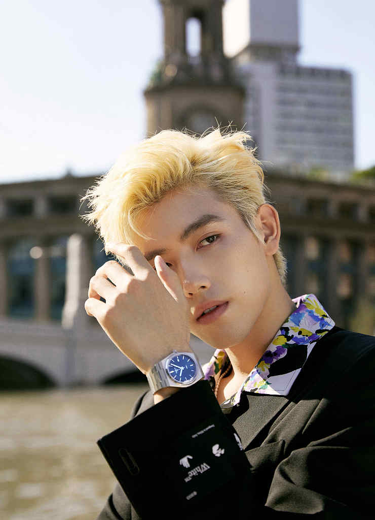 陈飞宇港风,陈飞宇金发造型同款怎么留