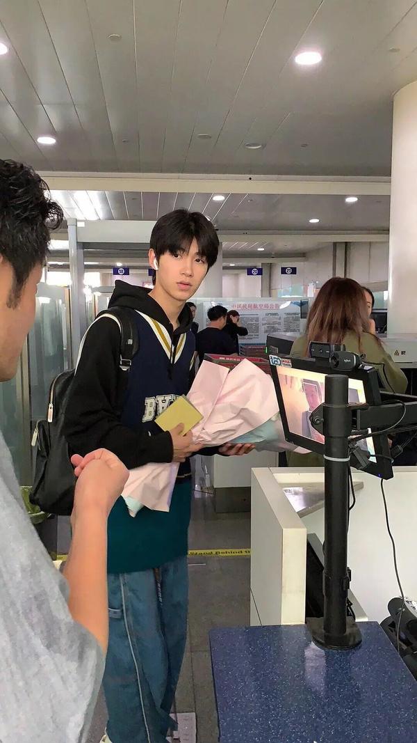 当店员送外卖，没出道的选秀选手现在怎么样了？有的真的有些惨