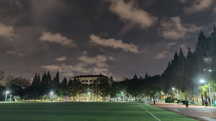 玩俄罗斯方块的人复杂吗,玩俄罗斯方块的人大约多大年纪