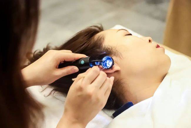 一个月采耳一次会不会伤害耳朵,耳朵经常掏有必要采耳吗