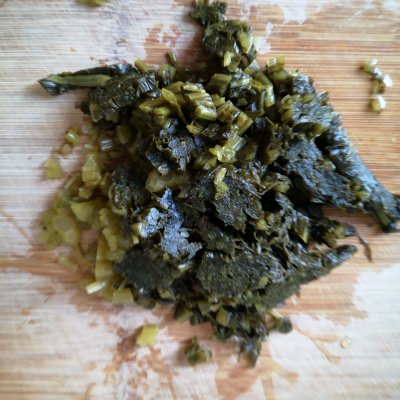 白菜红烧带鱼家常做法,这道糖蒜烧带鱼一上桌全家都爱吃