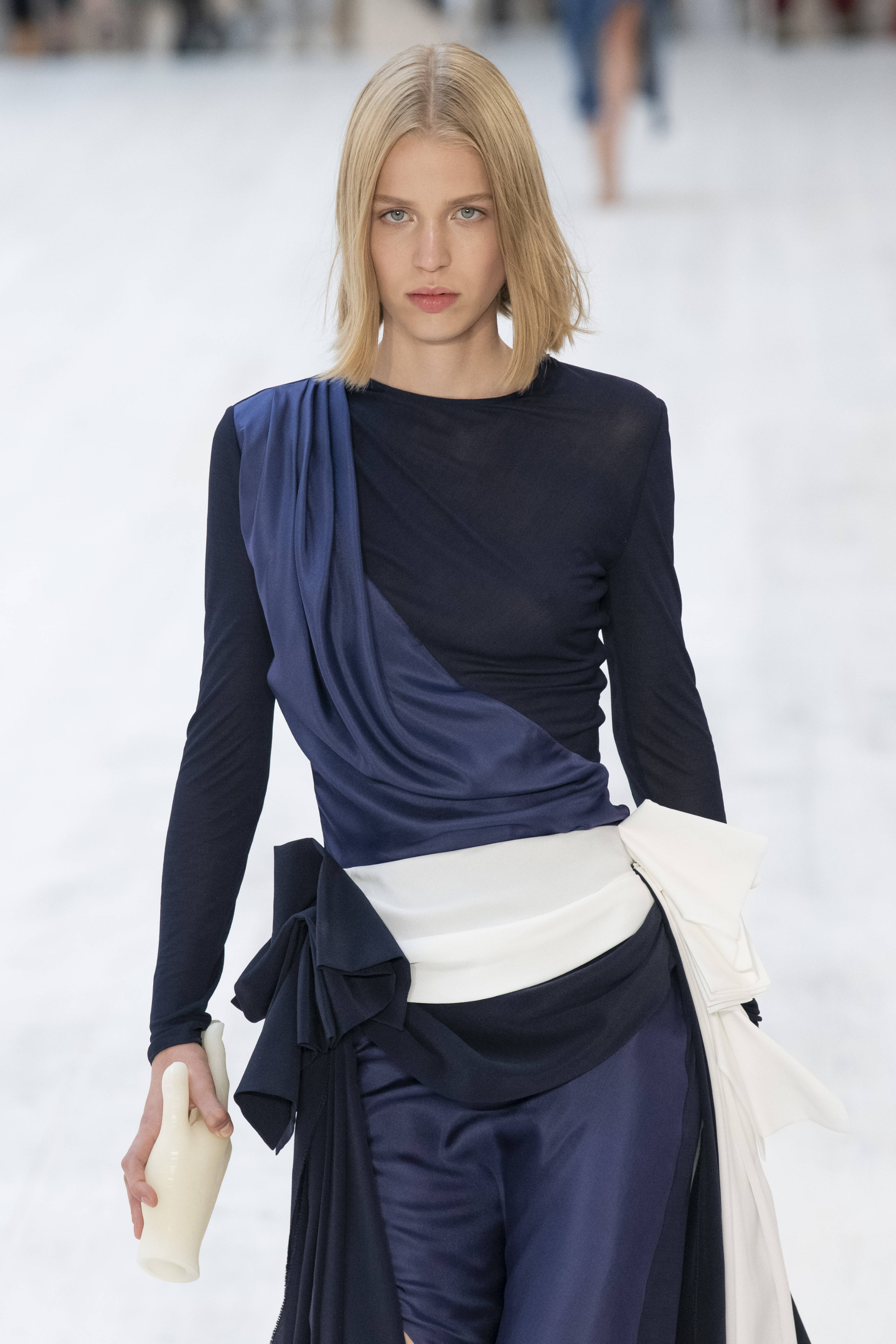 巴黎时装周罗意威场地,吴磊罗意威巴黎看秀