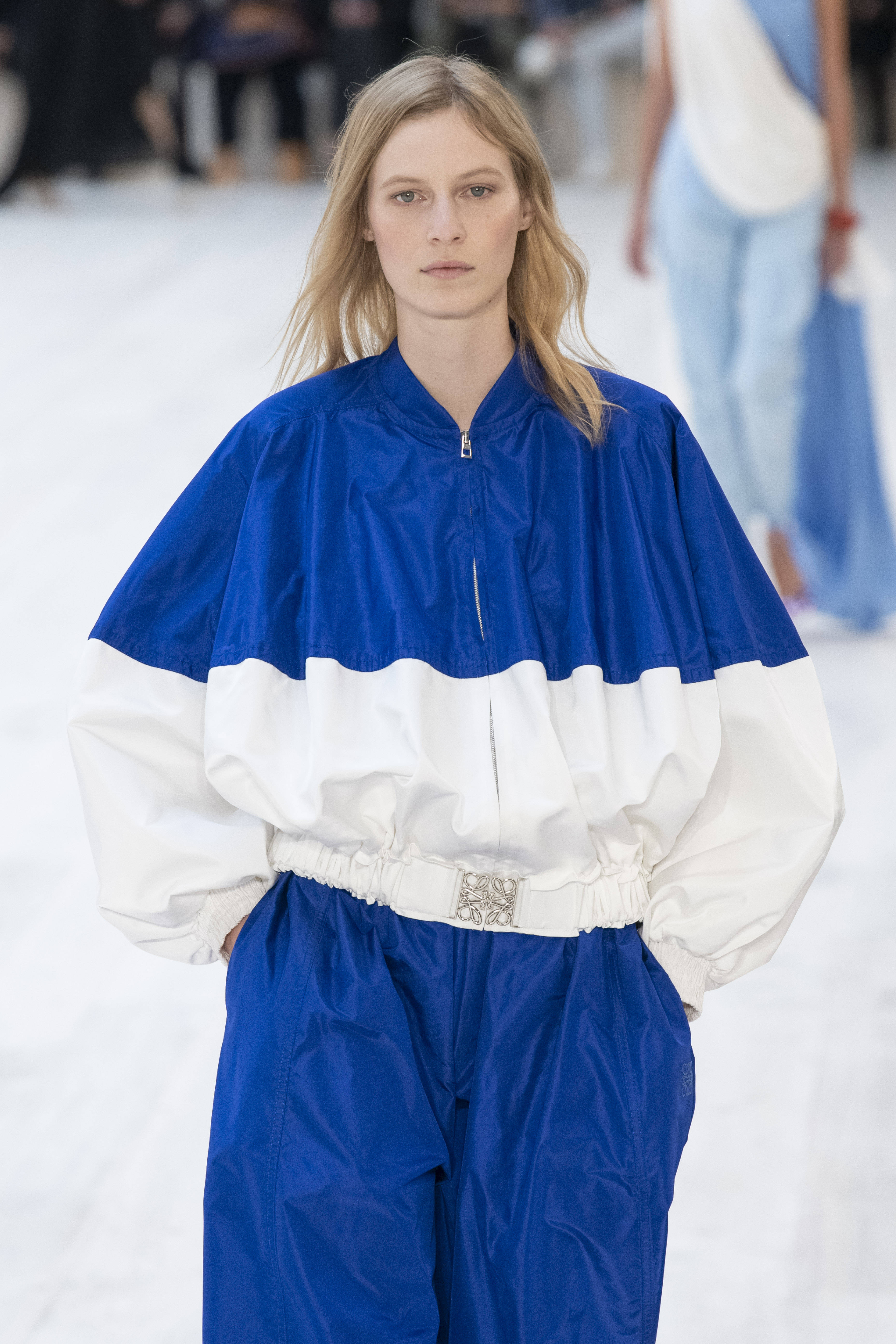 巴黎时装周罗意威场地,吴磊罗意威巴黎看秀