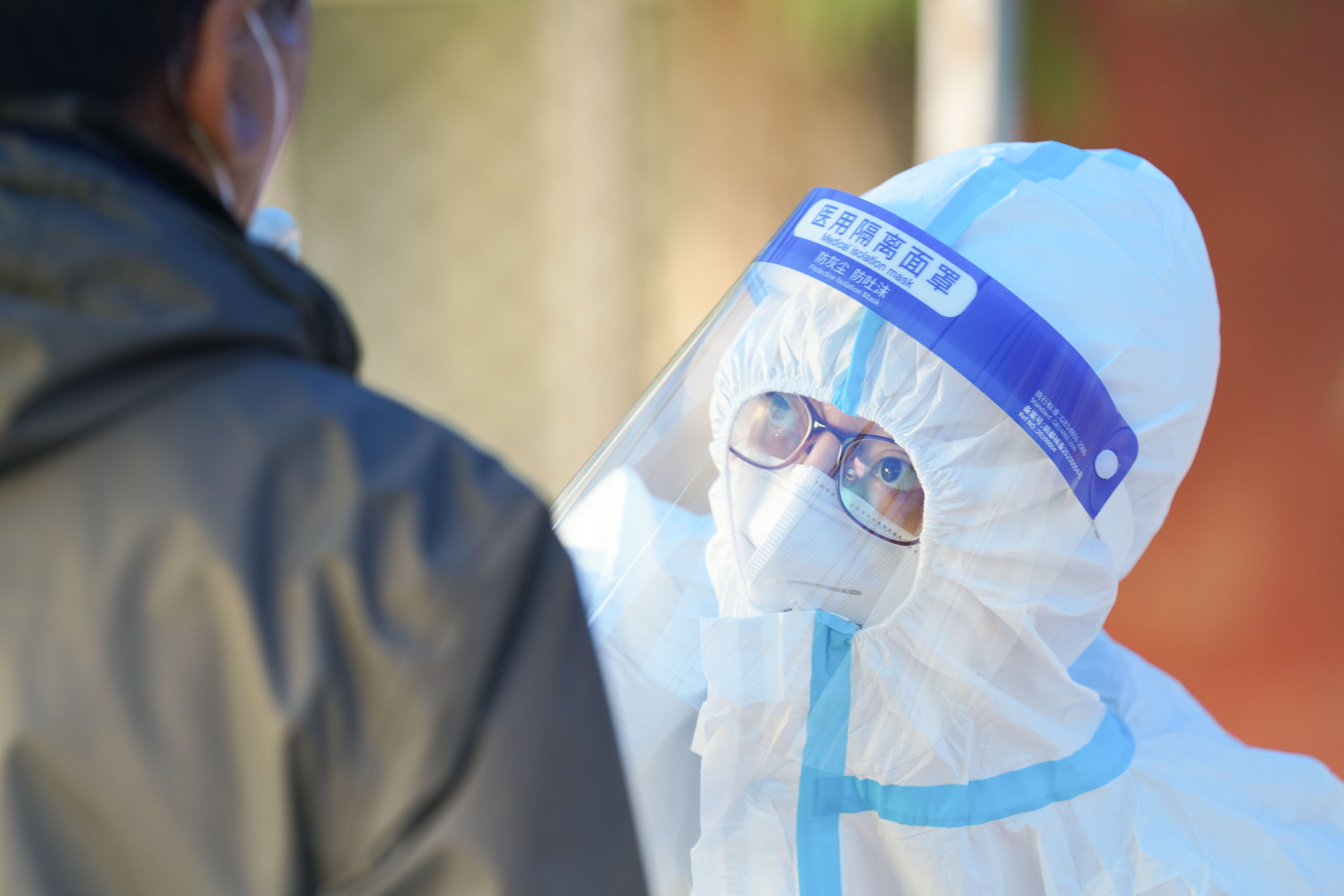 长假里的坚守白衣天使,长假坚守岗位的句子