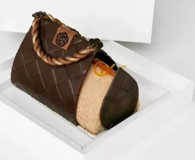 prada菜市场扔菜被拍到,prada菜市场卖的贵吗