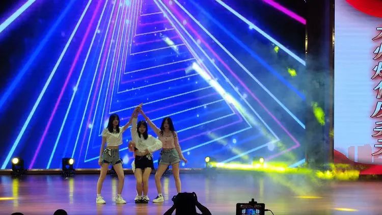 共青城市中学,共青城市中学国庆晚会2020