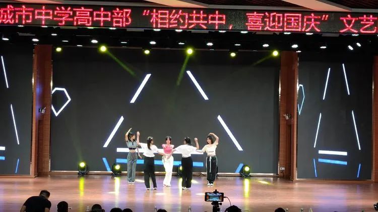 共青城市中学,共青城市中学国庆晚会2020