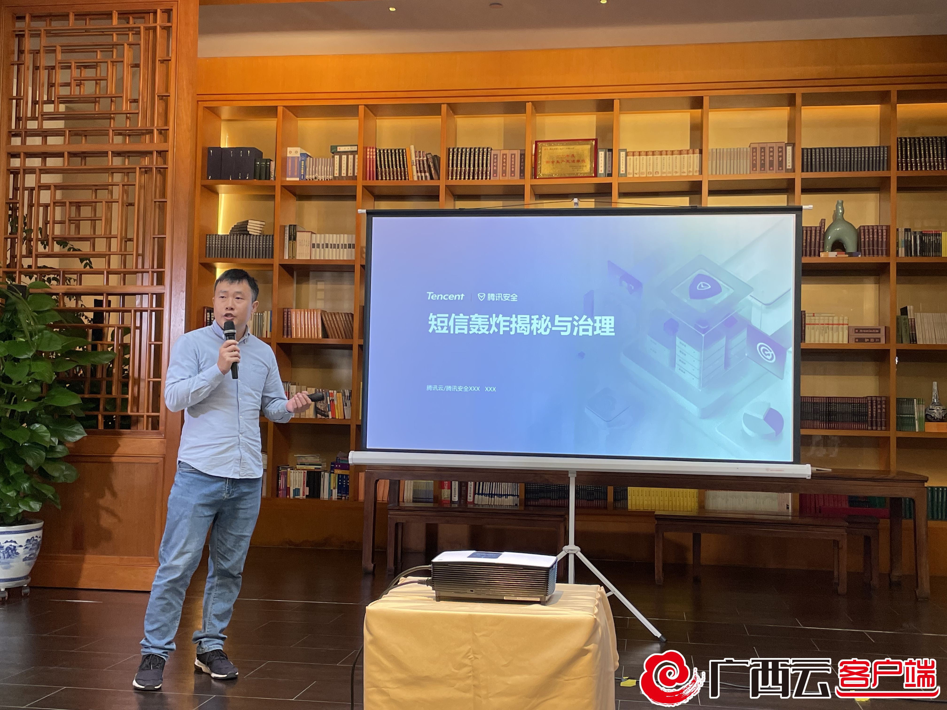 1分钟可轰炸上千条短信！广西首例短信轰炸案件破获