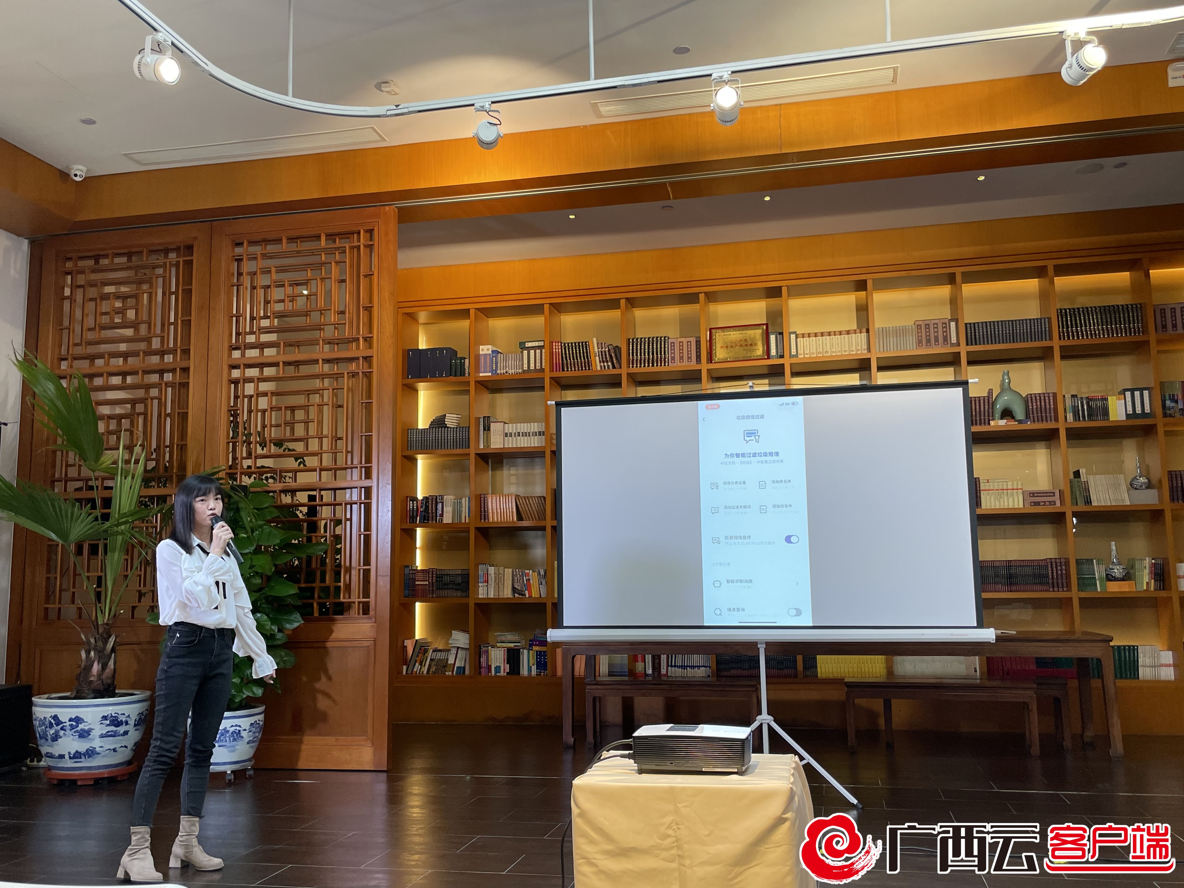 1分钟可轰炸上千条短信！广西首例短信轰炸案件破获