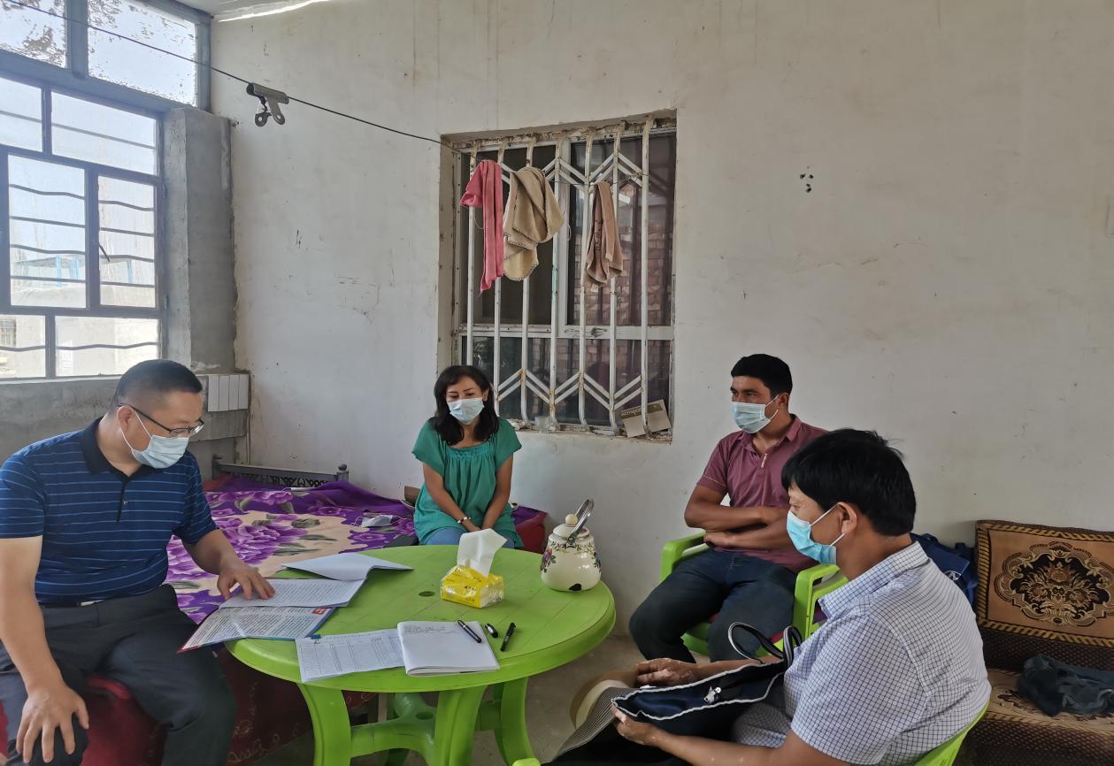 入户走访察民情为民解忧暖民心,走访入户拉家常