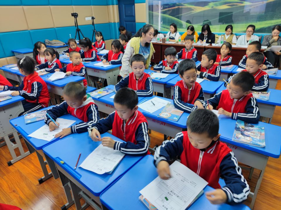 小学数学综合与实践教研活动简讯,小学数学综合实践活动信息报道