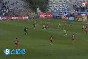 日本球员比甲替补登场,比甲日本球员