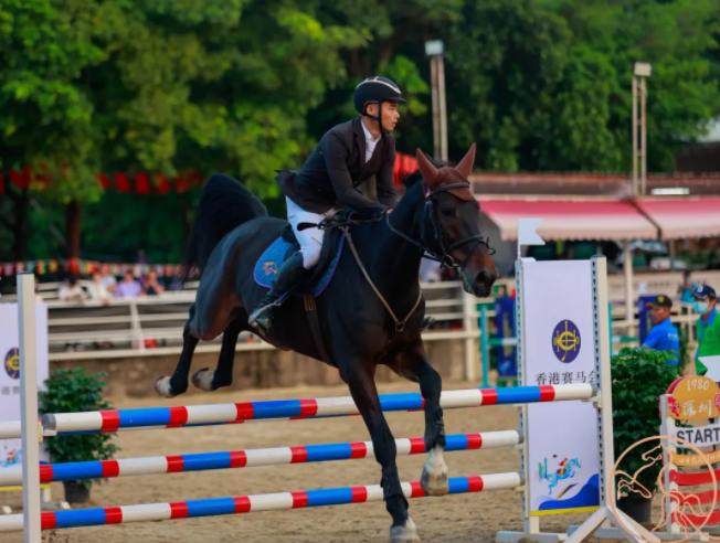 大显身手,骑手们在省马术联赛深圳骐骥站畅谈感受