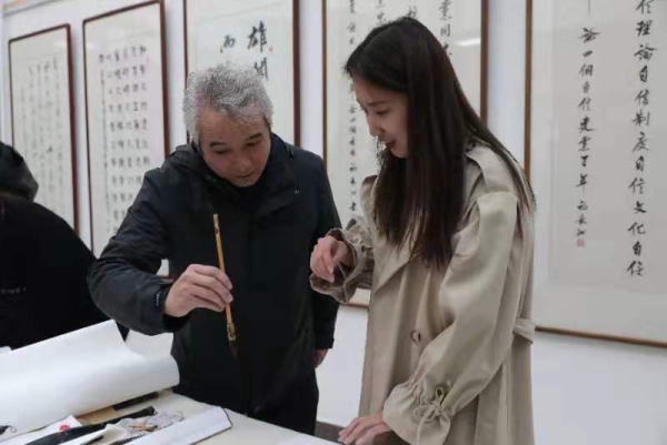 “丹青妙笔，美育铸魂”吉林省书画名家进校园活动走进吉林工商学院