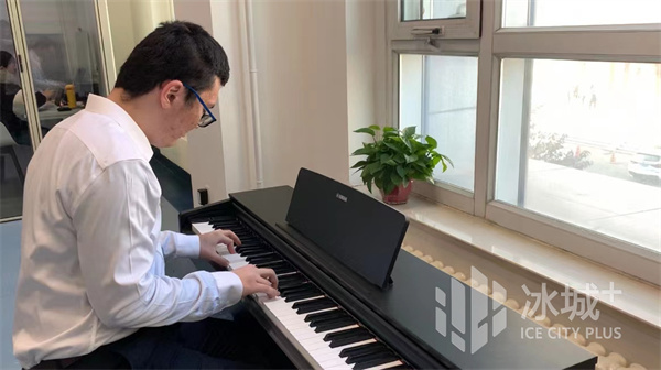 直博、出书|哈工程“抽动症”男孩像太阳一样温暖的人