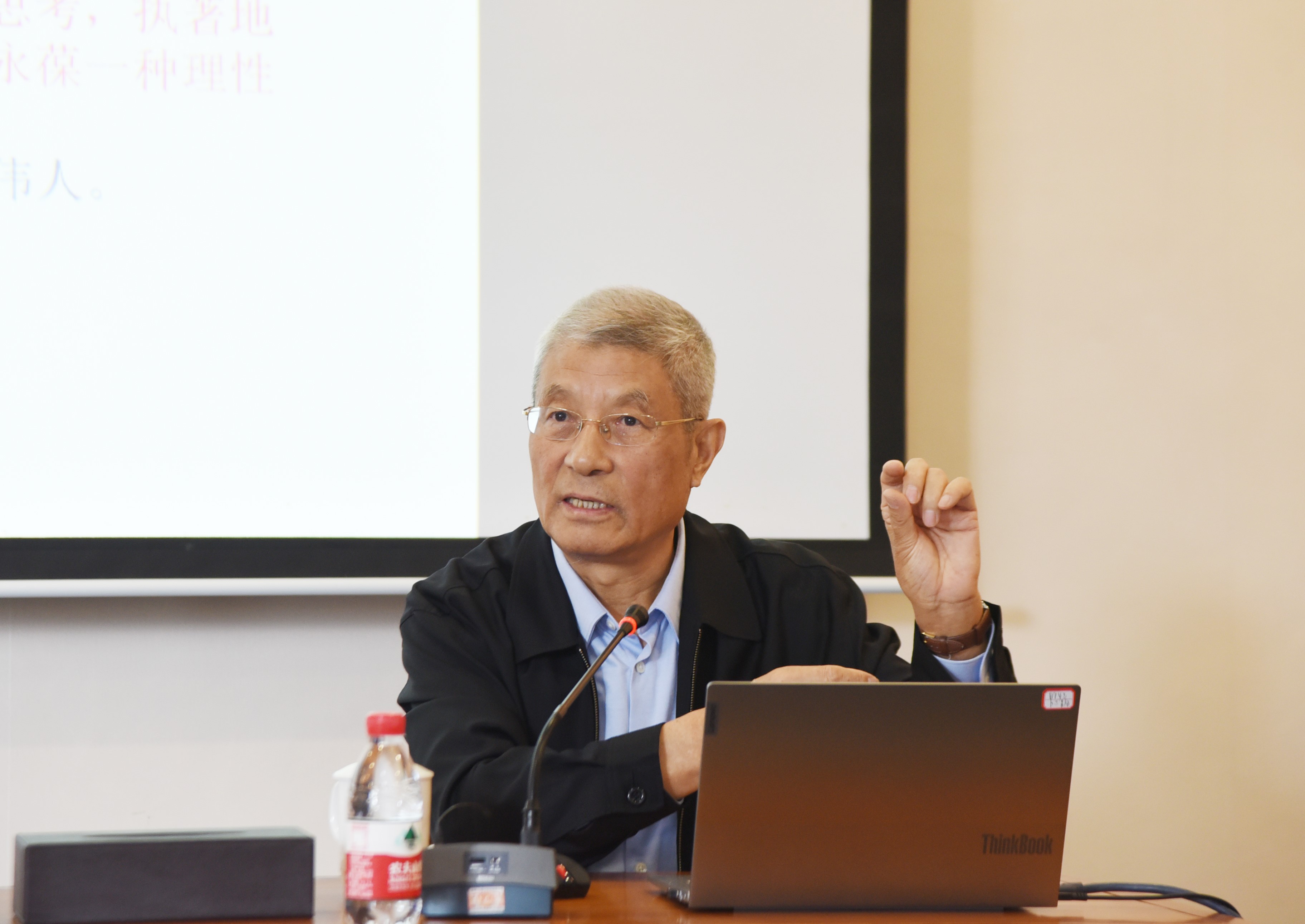 梁衡写范仲淹文章,梁衡谈如何写文章