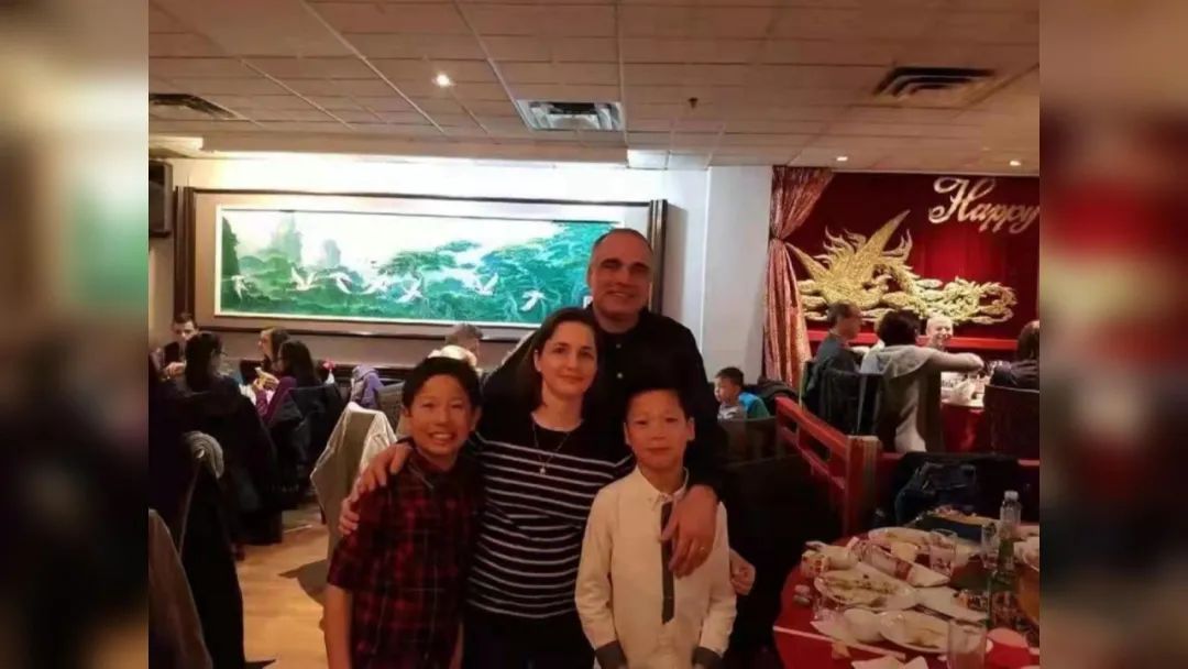 澳大利亚男孩回中国寻找亲生父母,华裔寻找亲生父母