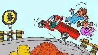 “八抬大轿”如此上高速接亲？这“婚车”可坐不得