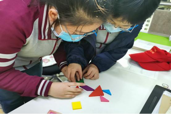 乐游科技课堂畅想秋日时光二七区嵩山路学校师生走进郑州市科技馆