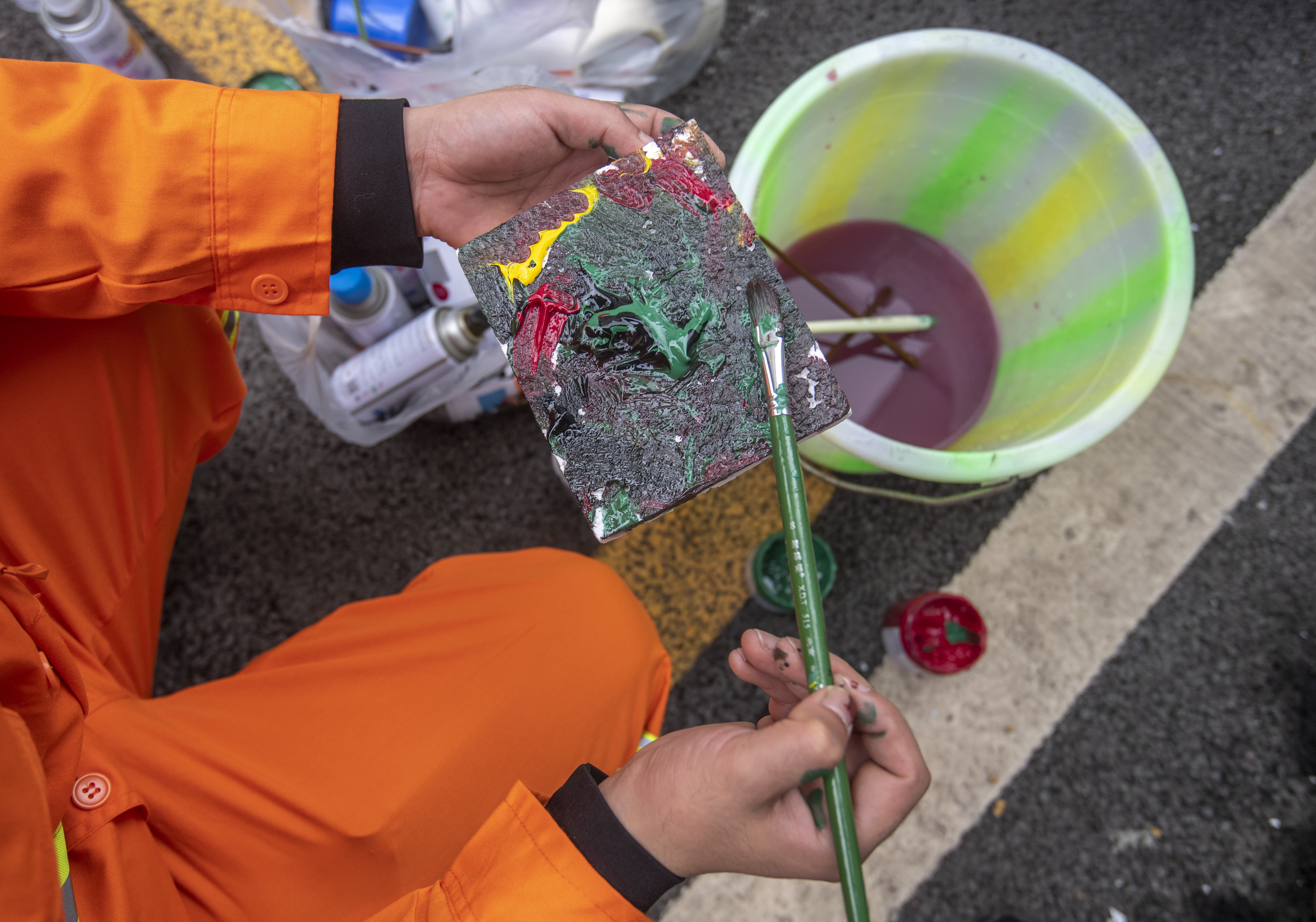 爱劳动爱卫生的绘画,环卫工热爱画画