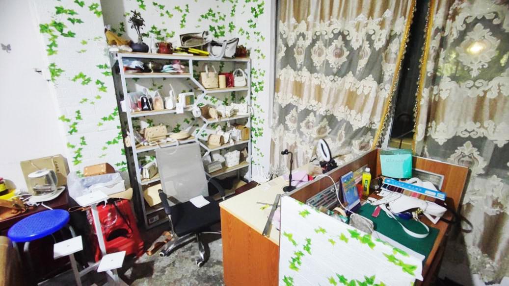 广州花都广塘假冒皮包,肇庆警方打击仿冒品牌包包